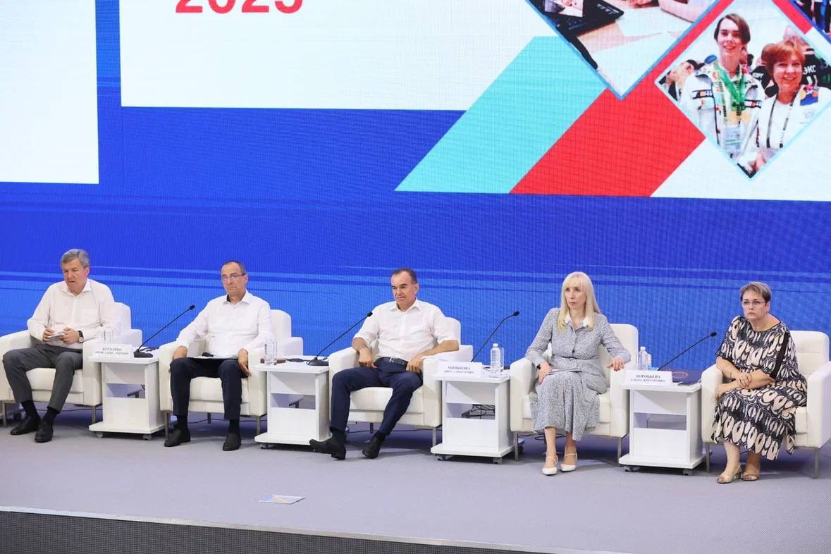 По поручению губернатора Кондратьева кубанским учителям с 2026 года повысят региональные надбавки