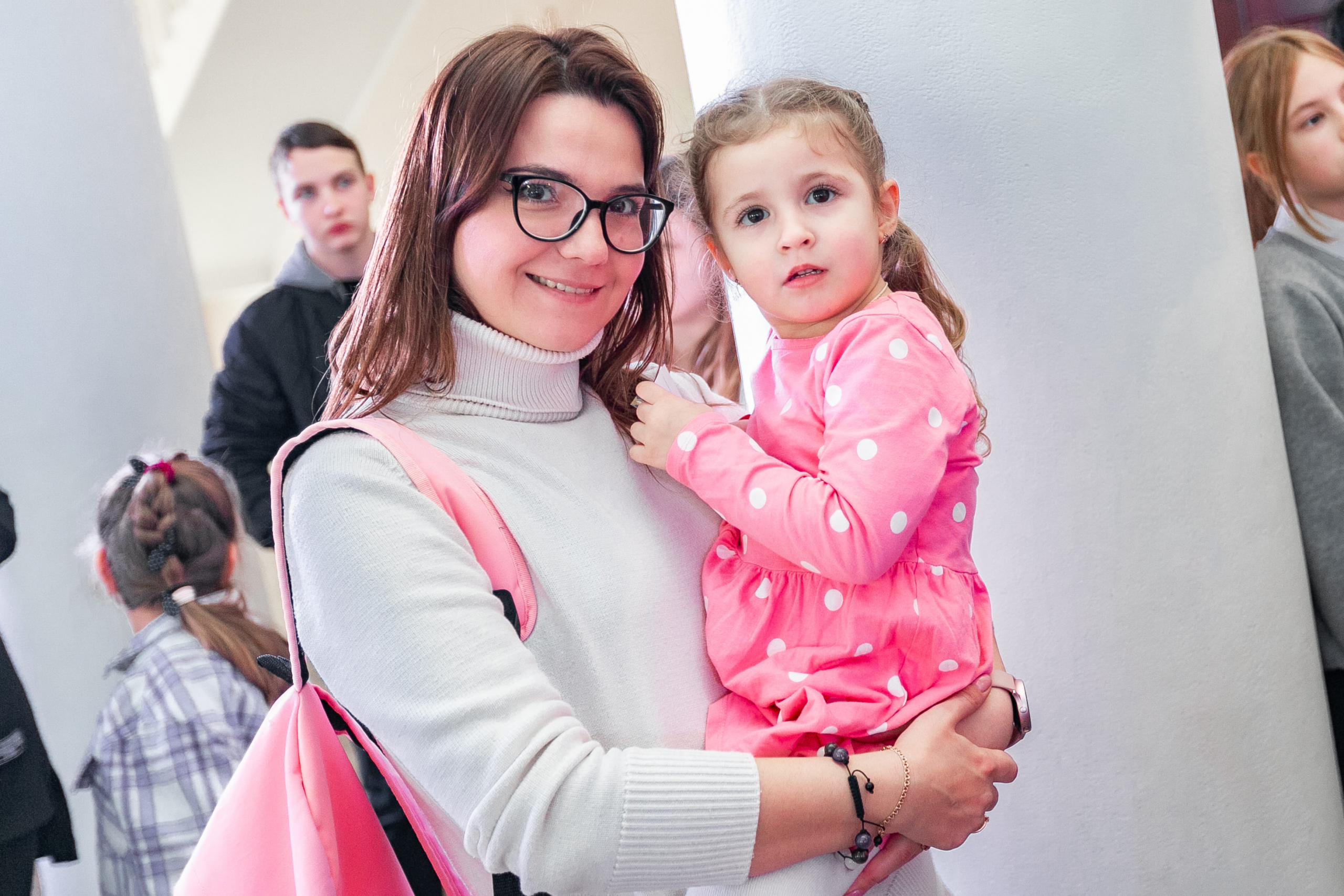 В летний лагерь, на экскурсию и в школу: как ОТЭКО заботится о детях своих сотрудников