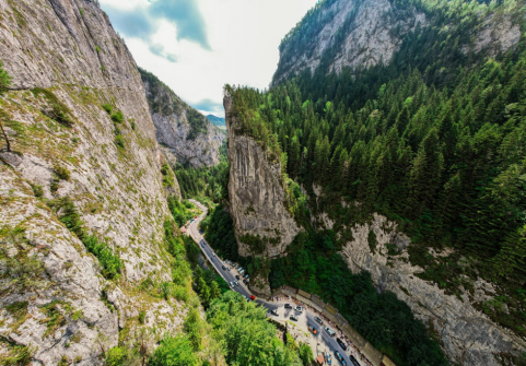 Архыз открыл зимний сезон: курорт перешёл на зимний режим