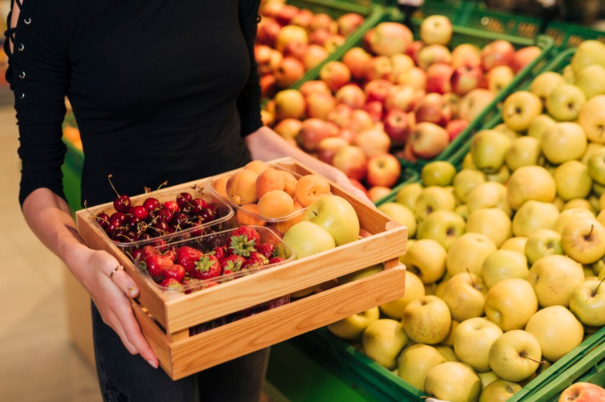 Через порт Астрахани ввезли почти тысячу тонн фруктов и сухофруктов