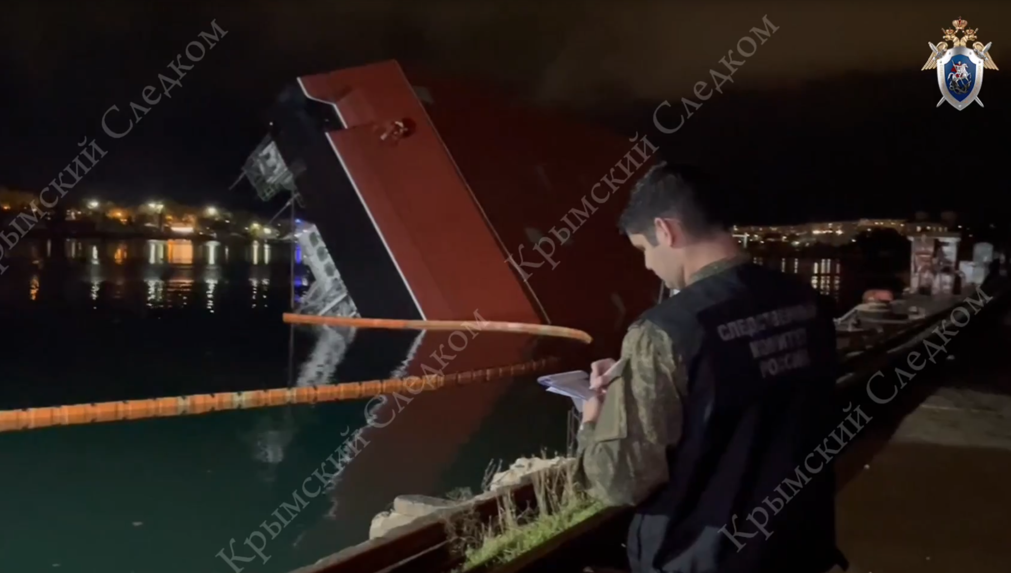 В Севастополе обрушился плавучий кран. Погибли двое