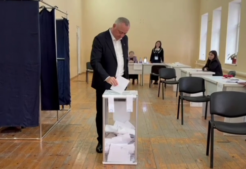 Президент Абхазии принял участие в выборах местного самоуправления