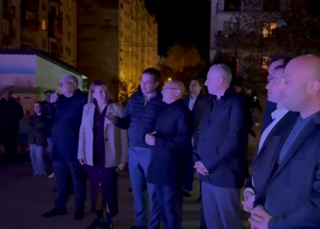 Бадра Гунба и Сергей Кириенко осмотрели новый сквер в Сухуме перед открытием