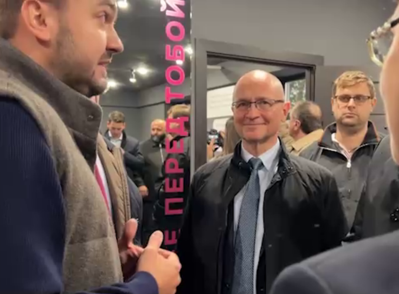 На открытие представительства Всемирного фестиваля молодежи в Абхазии приехали президент Гунба и Сергей Кириенко