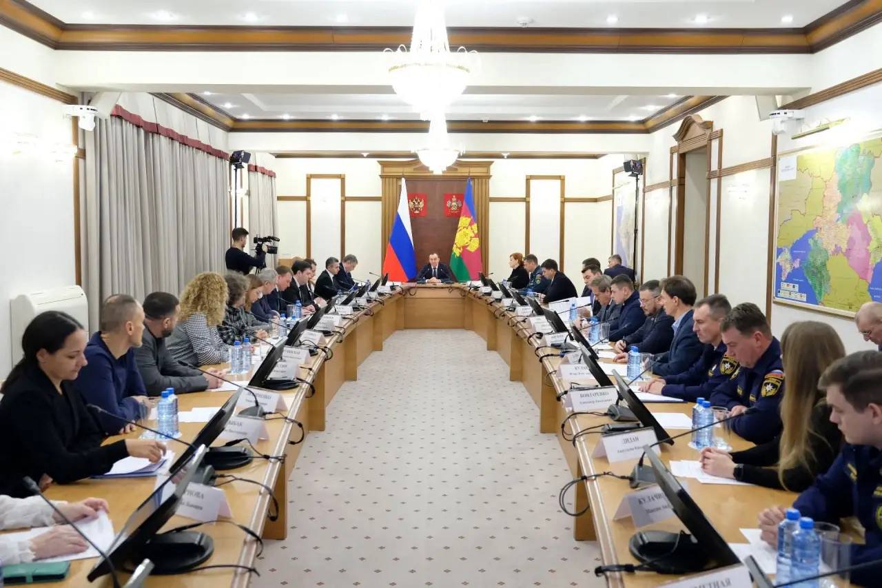 Губернатор Краснодарского края обсудил восстановление побережья в годовщину экологической аварии в Керченском проливе