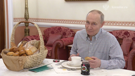 Путин получил подарок от предпринимателя, обратившегося к нему в эфире «Итогов года»