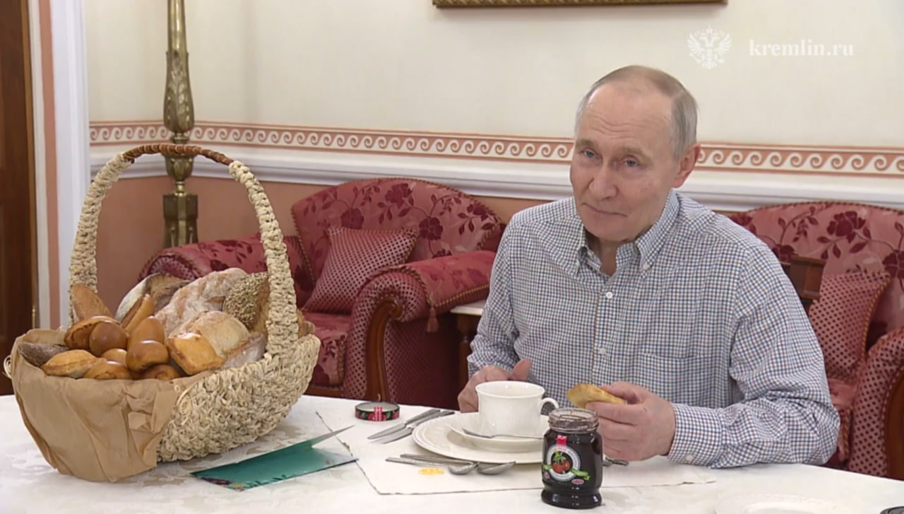 Путин получил подарок от предпринимателя, обратившегося к нему в эфире «Итогов года»