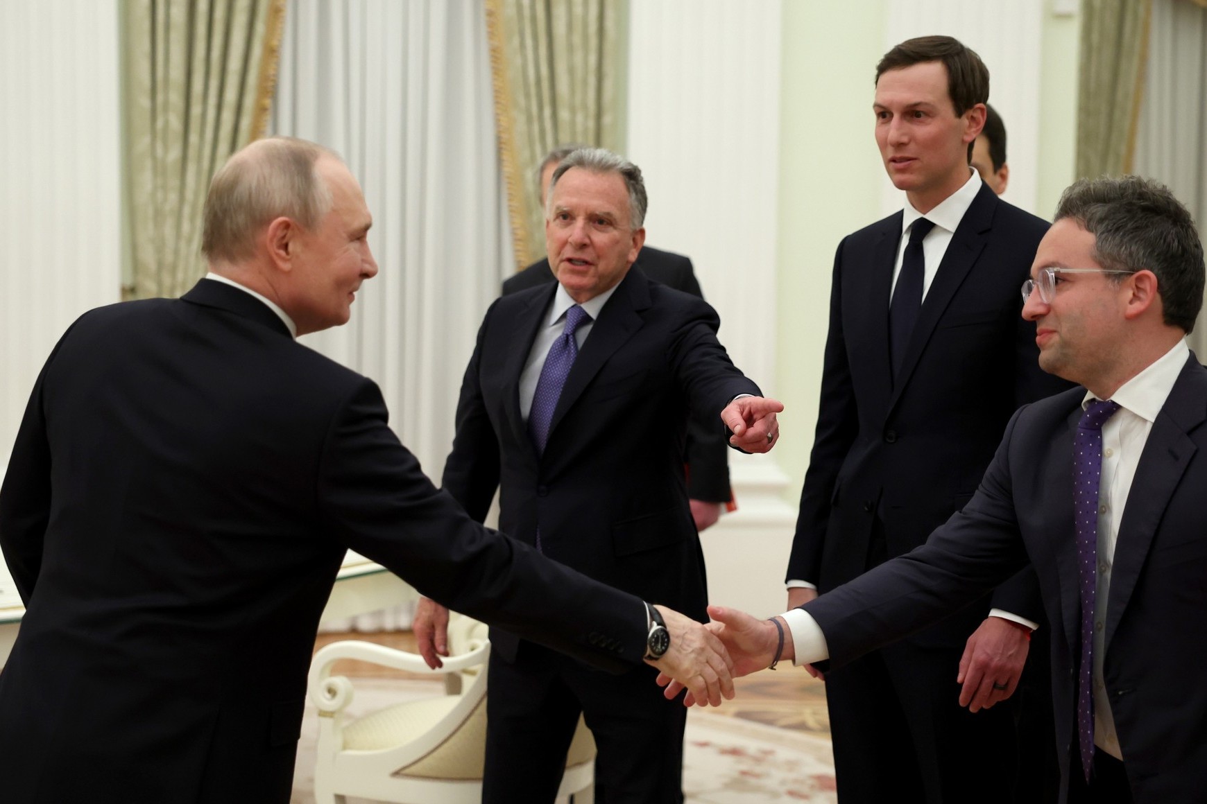 Россия и США договорились о трехсторонних переговорах после многочасовой встречи в Кремле