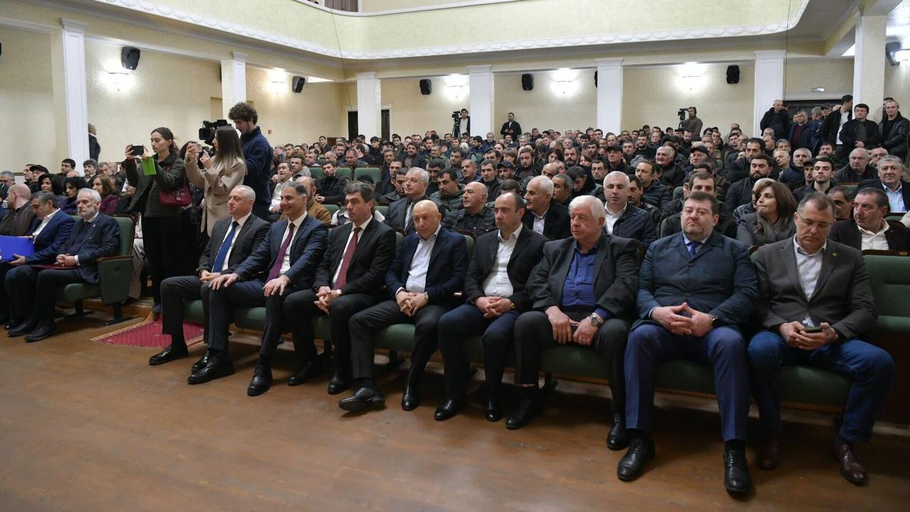 Алик Минасян переизбран главой армянской общины Абхазии