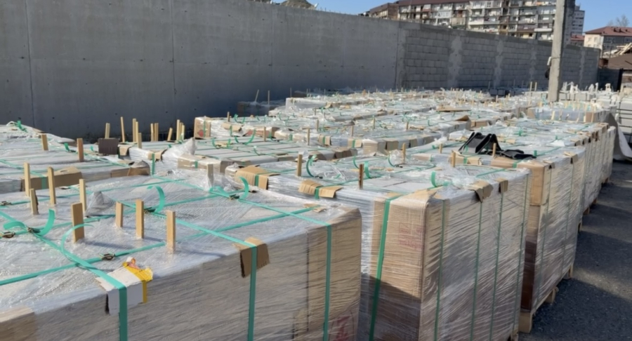 В Сухум доставлена новая партия гранита из Башкирии для реконструкции набережной