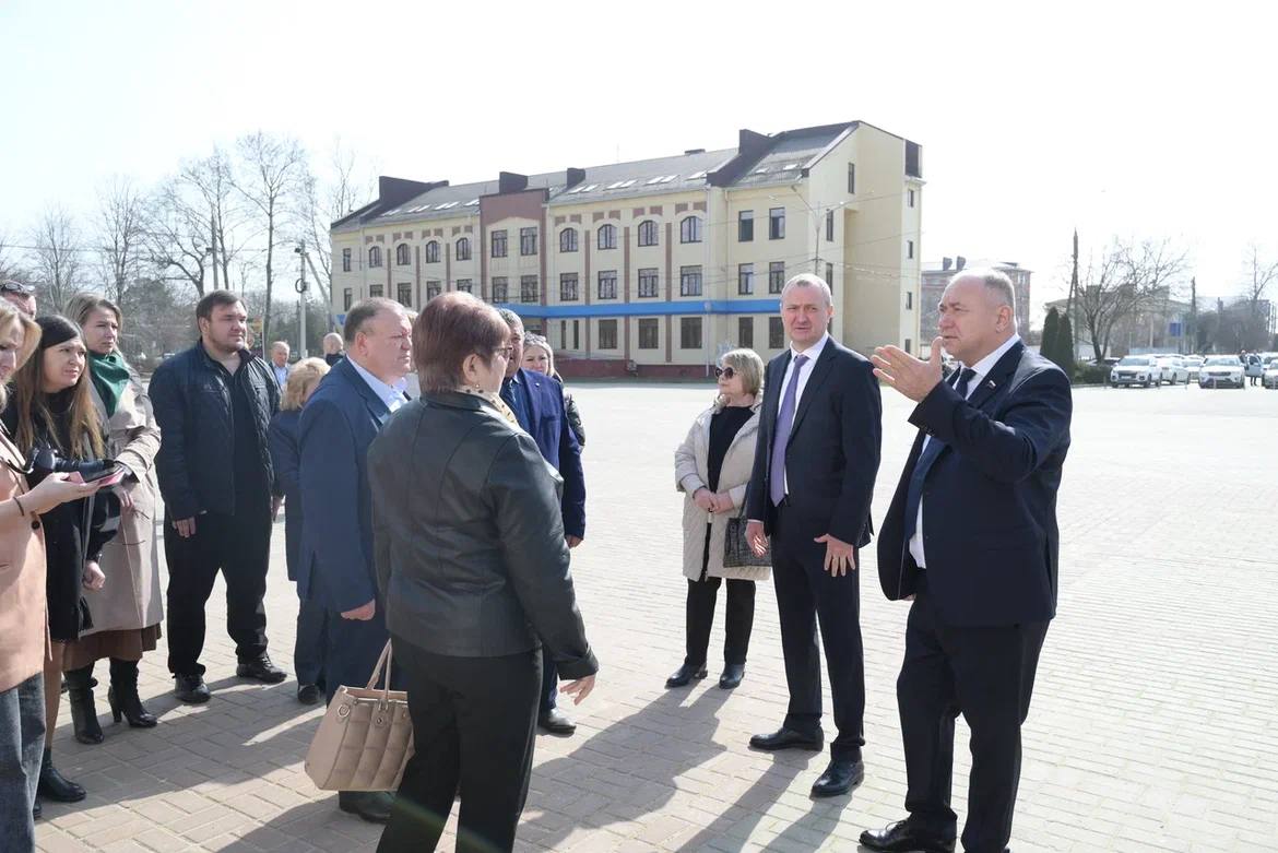 В Славянском районе благоустроят улицу Красную и реконструируют парк «40 лет Победы»