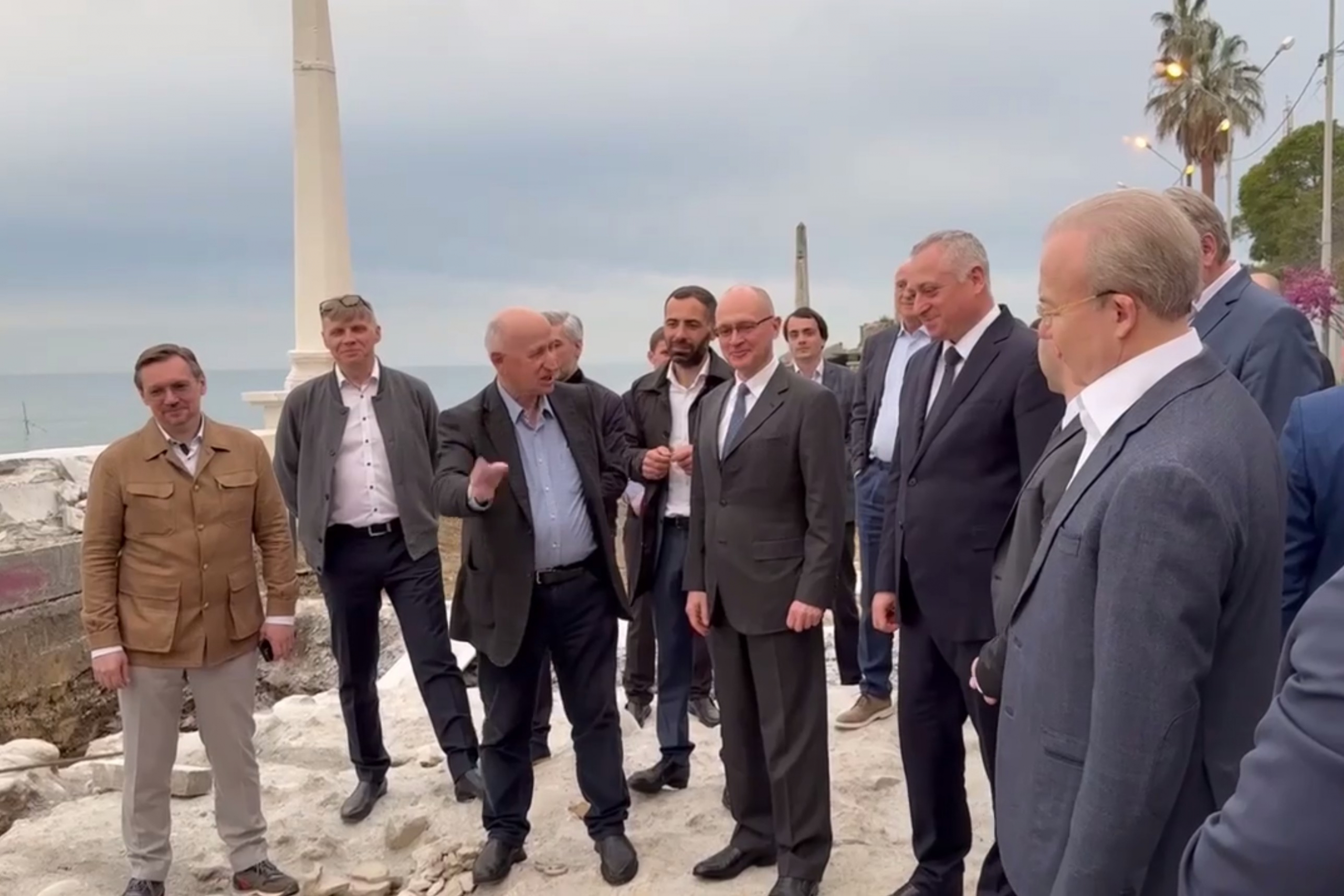 На набережной Сухума сохранят исторические находки: Гунба и Кириенко обсудили интеграцию древних объектов в современное пространство