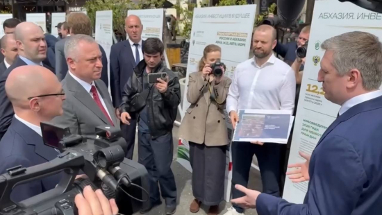 Сергей Кириенко и Бадра Гунба обсудили реконструкцию КПП «Адлер»