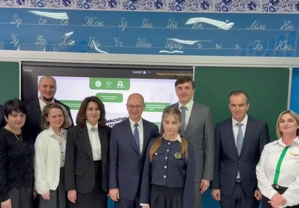 Сергей Кириенко и Сергей Кравцов посетили школу в Сухуме