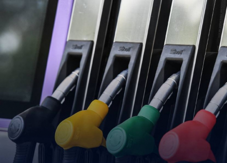 Россия временно ограничила экспорт бензина, но это решение не затронет Абхазию