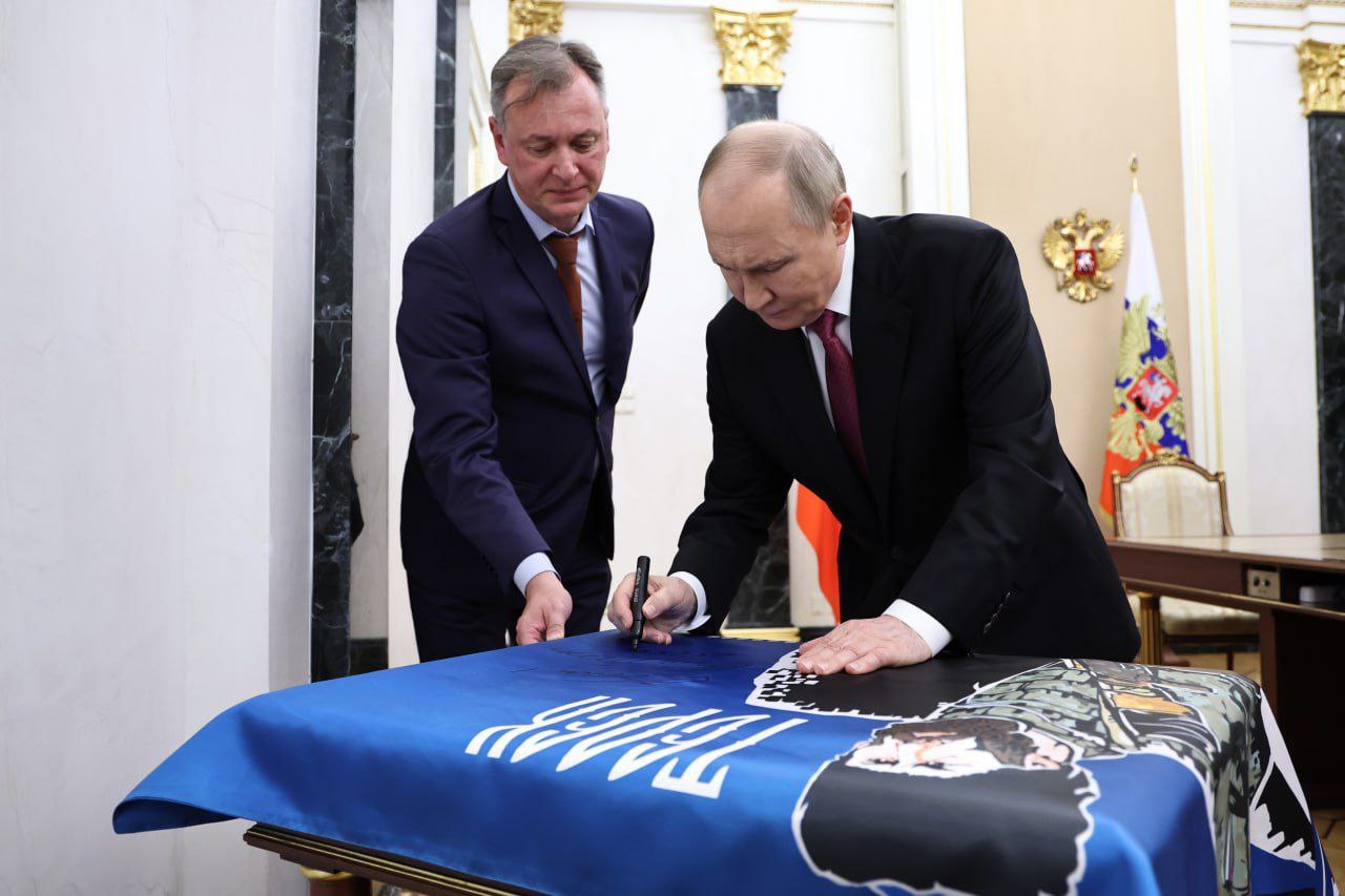 Казачья разведывательная бригада «Терек» получила знамя с личной подписью Путина в год третьей годовщины создания