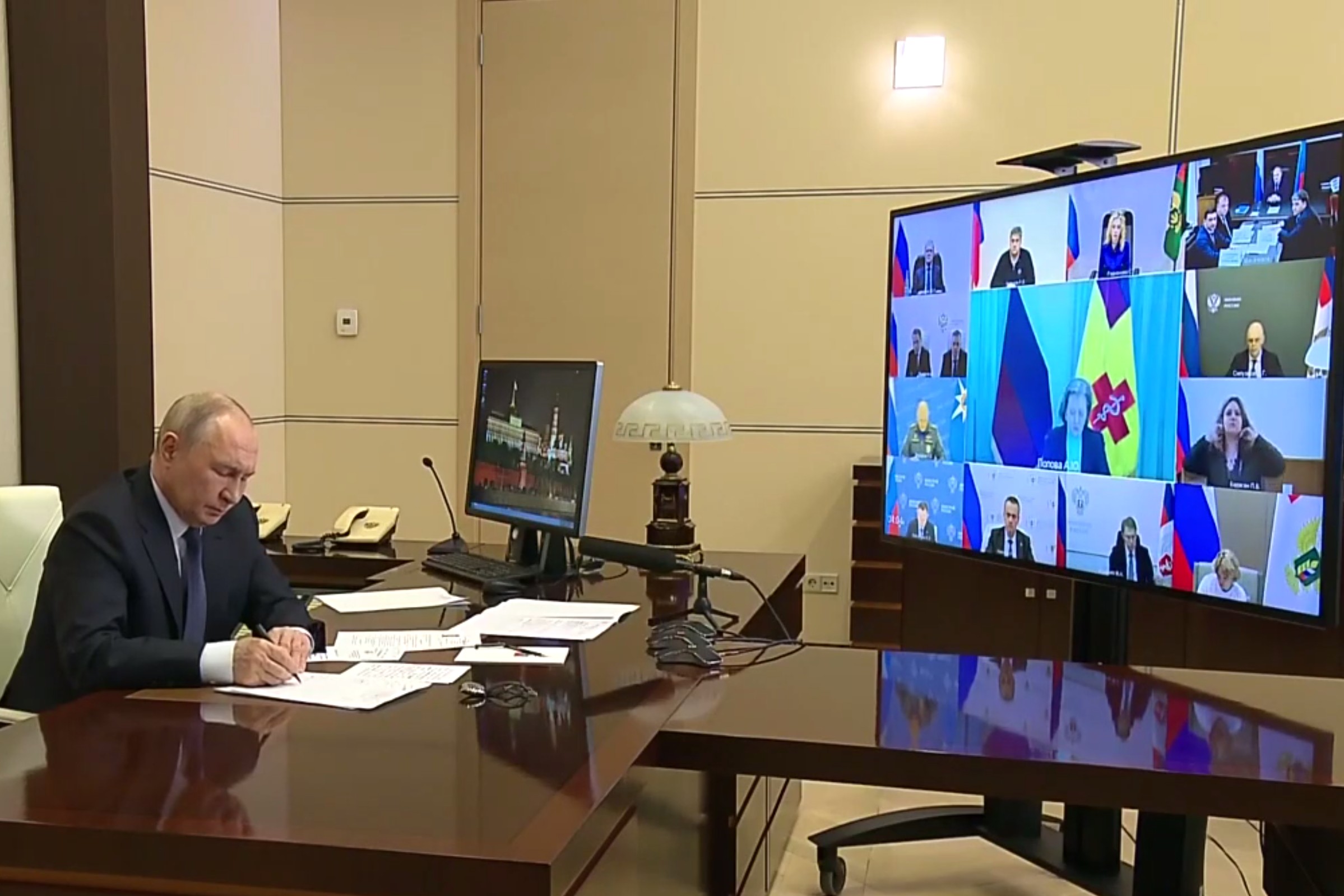 Путин проводит совещание по ситуации в Дагестане