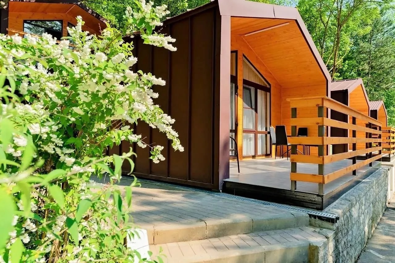 Кемпинги и глэмпинги Кубани: летом 2025 года загрузка достигала 88 процентов, турпоток составил 37 тысяч человек