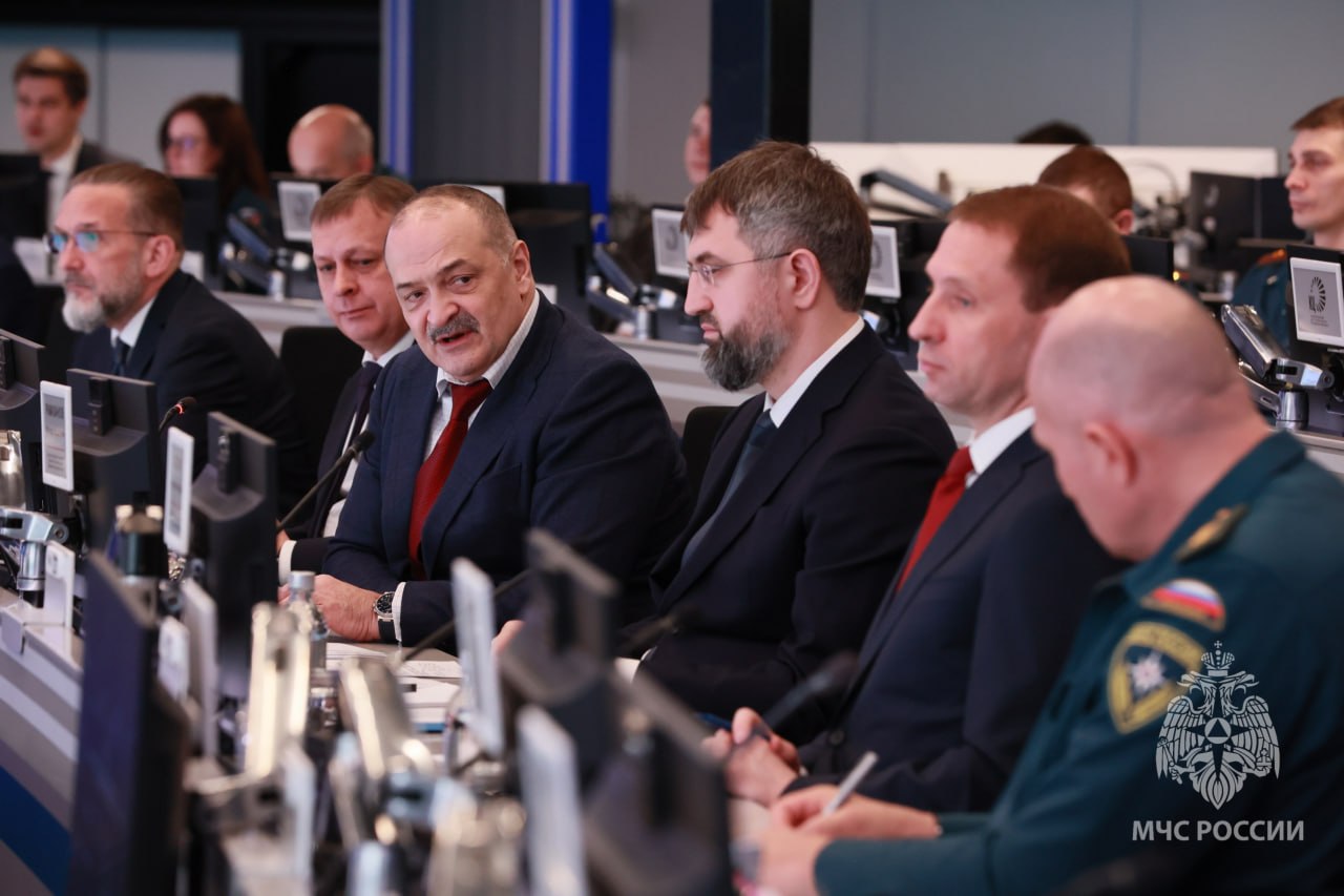 Глава МЧС провел первое заседание правкомиссии по ликвидации последствий паводков в Дагестане и Чечне
