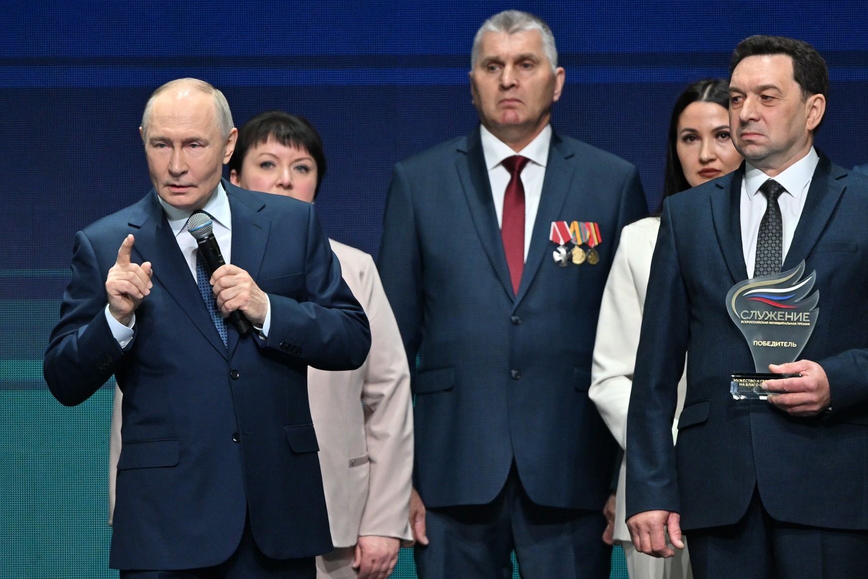 Путин потребовал не отказывать в помощи дагестанцам, потерявшим жильё из-за паводков, из-за отсутствия документов