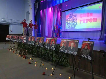 В Темрюкском районе открылась выставка «СВОи Герои»