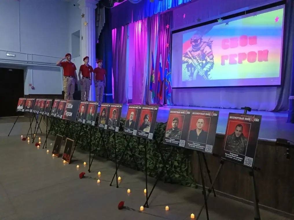 В Темрюкском районе открылась выставка «СВОи Герои»