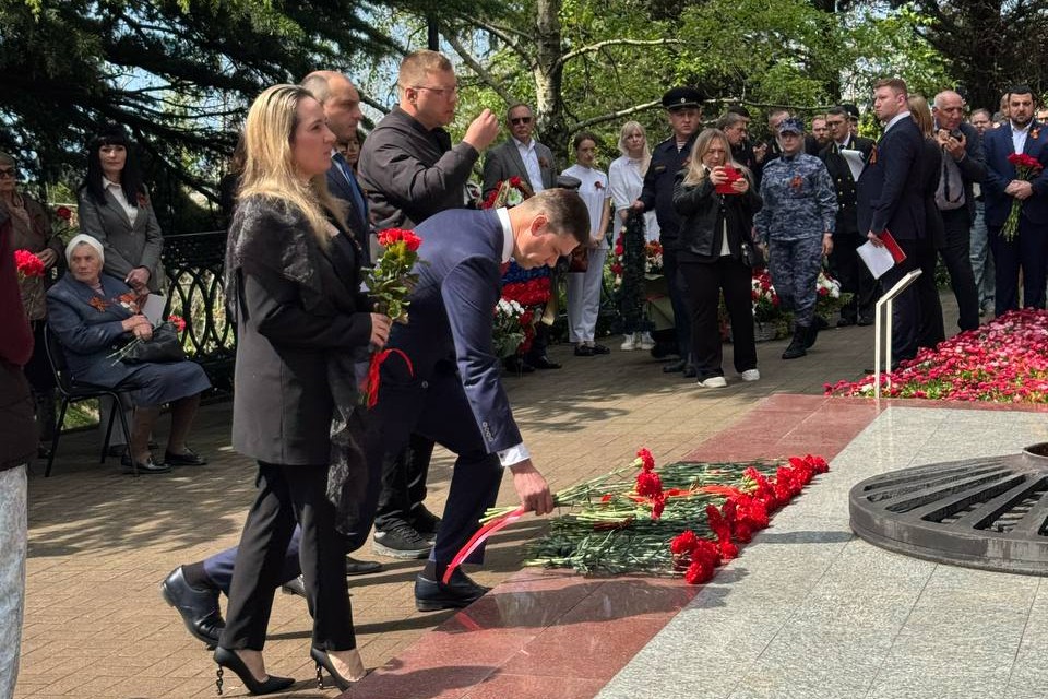 В Туапсе на Горке Героев почтили память защитников и жителей города, погибших в Великой Отечественной войне