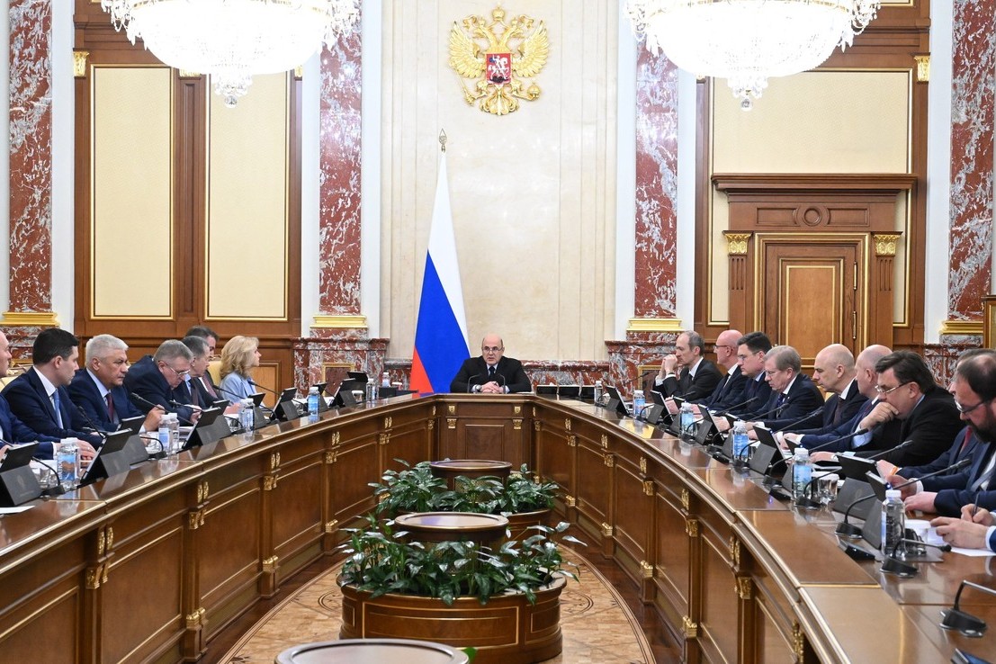 Мишустин поручил восстановить все пострадавшие от наводнения школы к началу учебного года