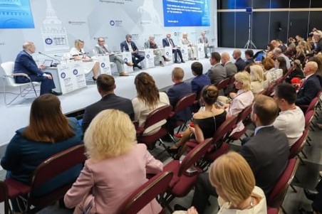 Эксперты ПМЭФ назвали фейки оружием и призвали учить людей критическому мышлению