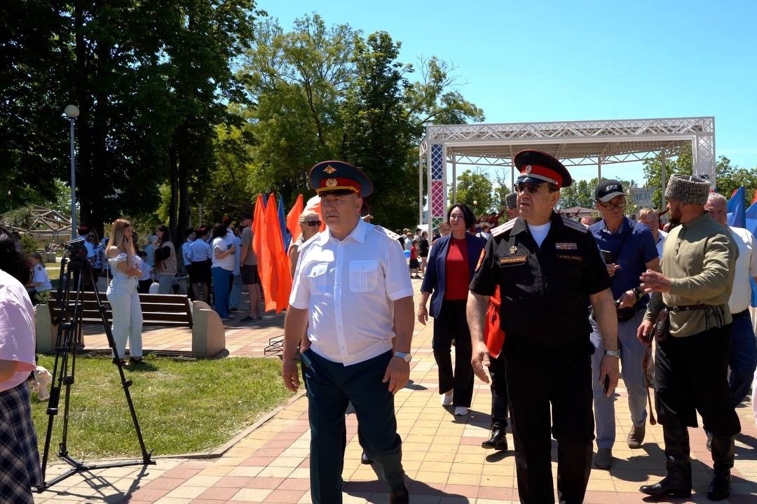 Иван Демченко встретил в Анапе конный переход в честь Дня России