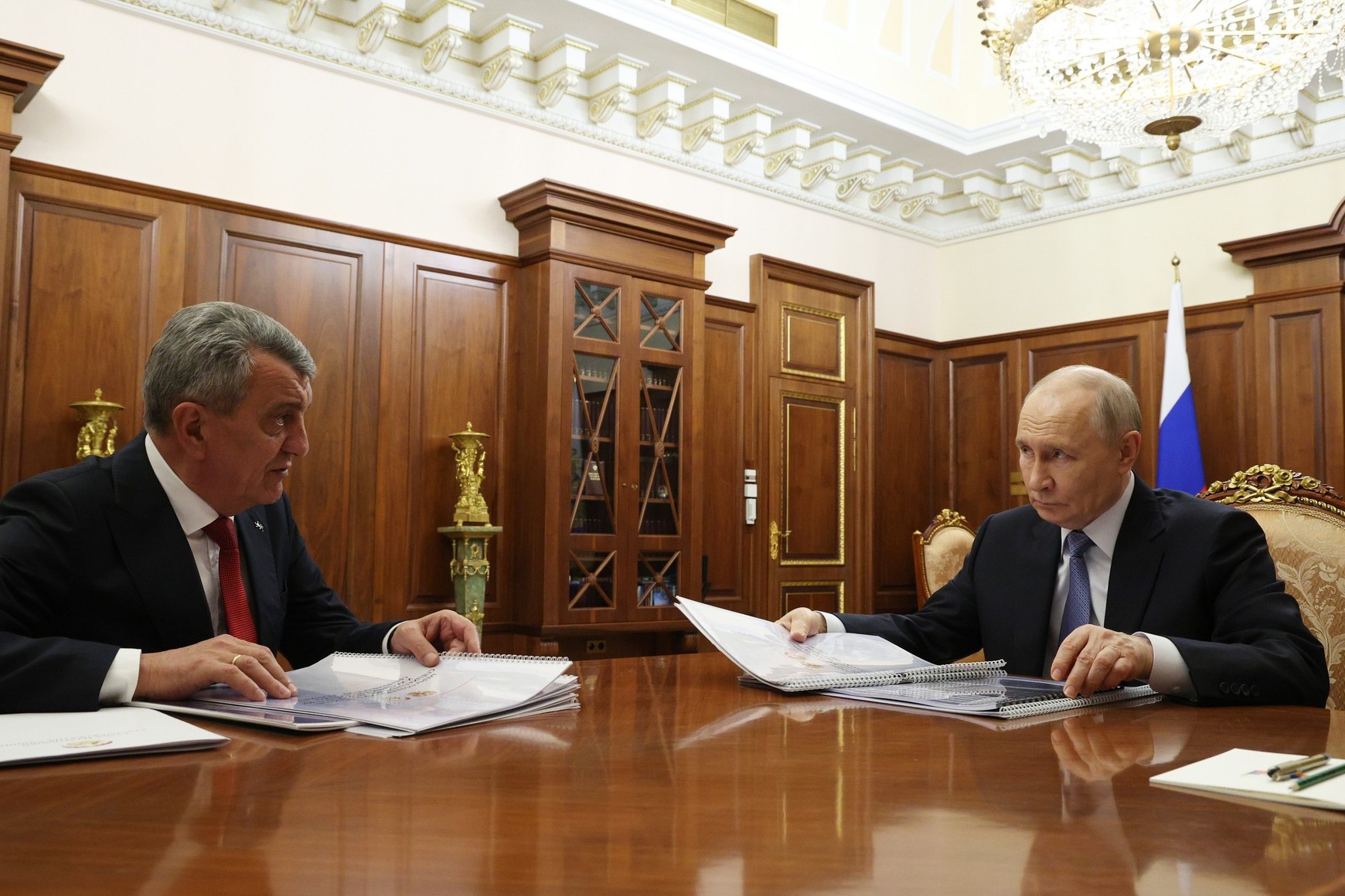Путин провел рабочую встречу с главой Северной Осетии Сергеем Меняйло