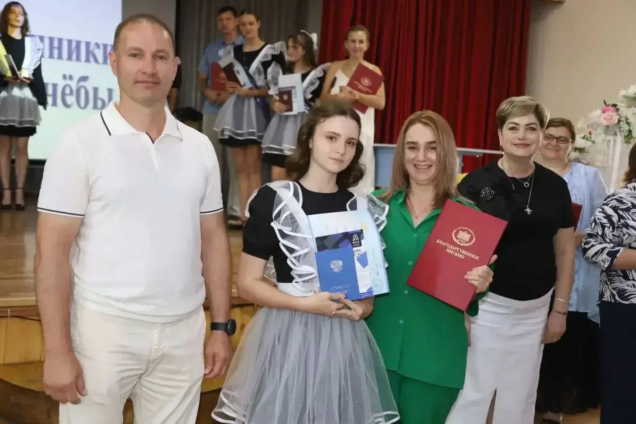 Иван Демченко поздравил выпускников Анапы