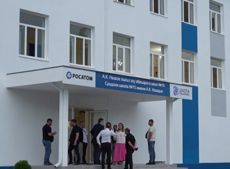 Кириенко и Гунба посетили школу №15 в Сухуме, реконструируемую при участии «Росатома»