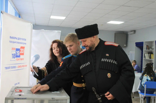 Депутат ЗСК Андрей Горбань проголосовал вместе с семьёй