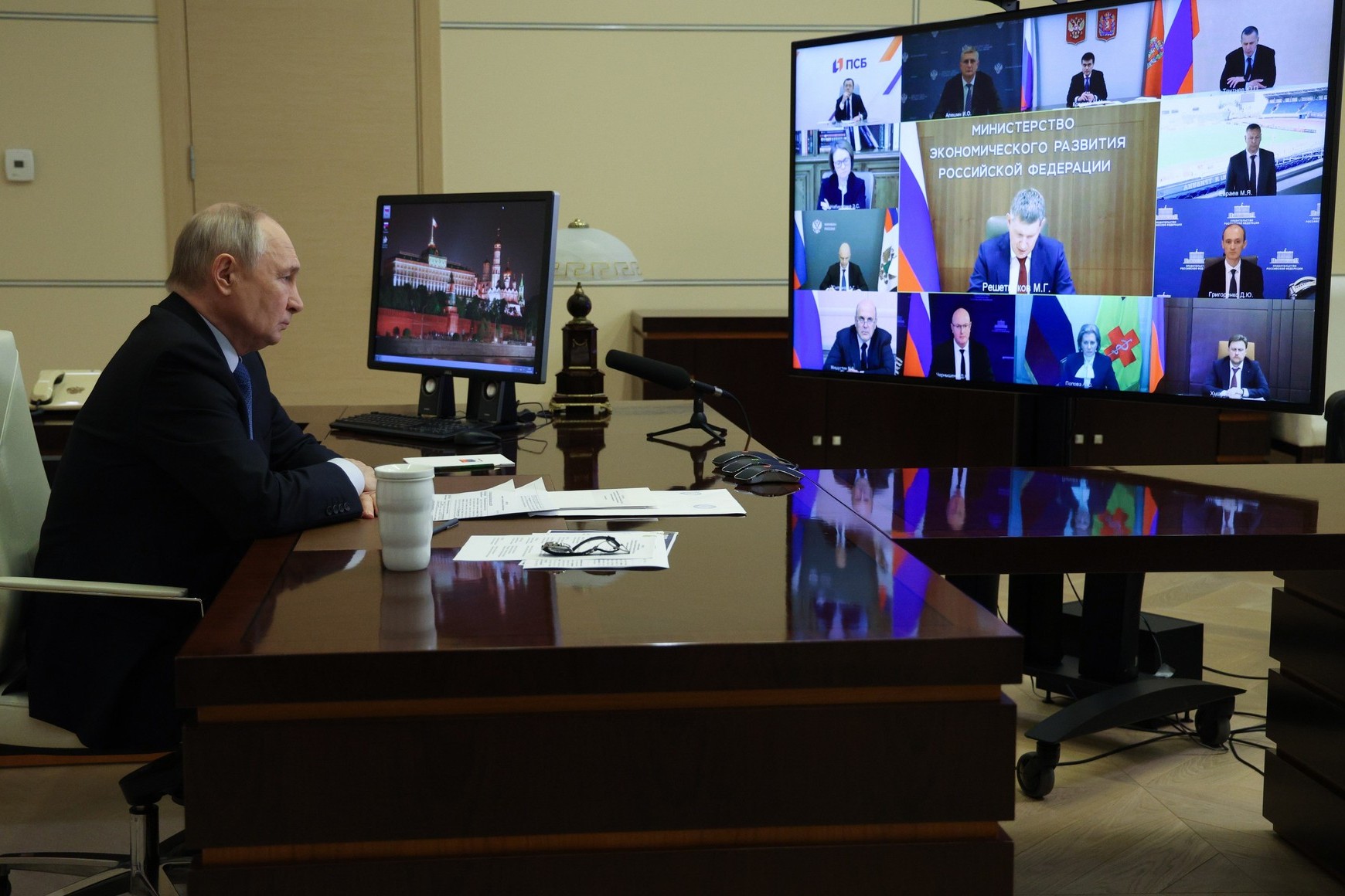 Путин обсудил с Правительством цифровой рубль и развитие регионов