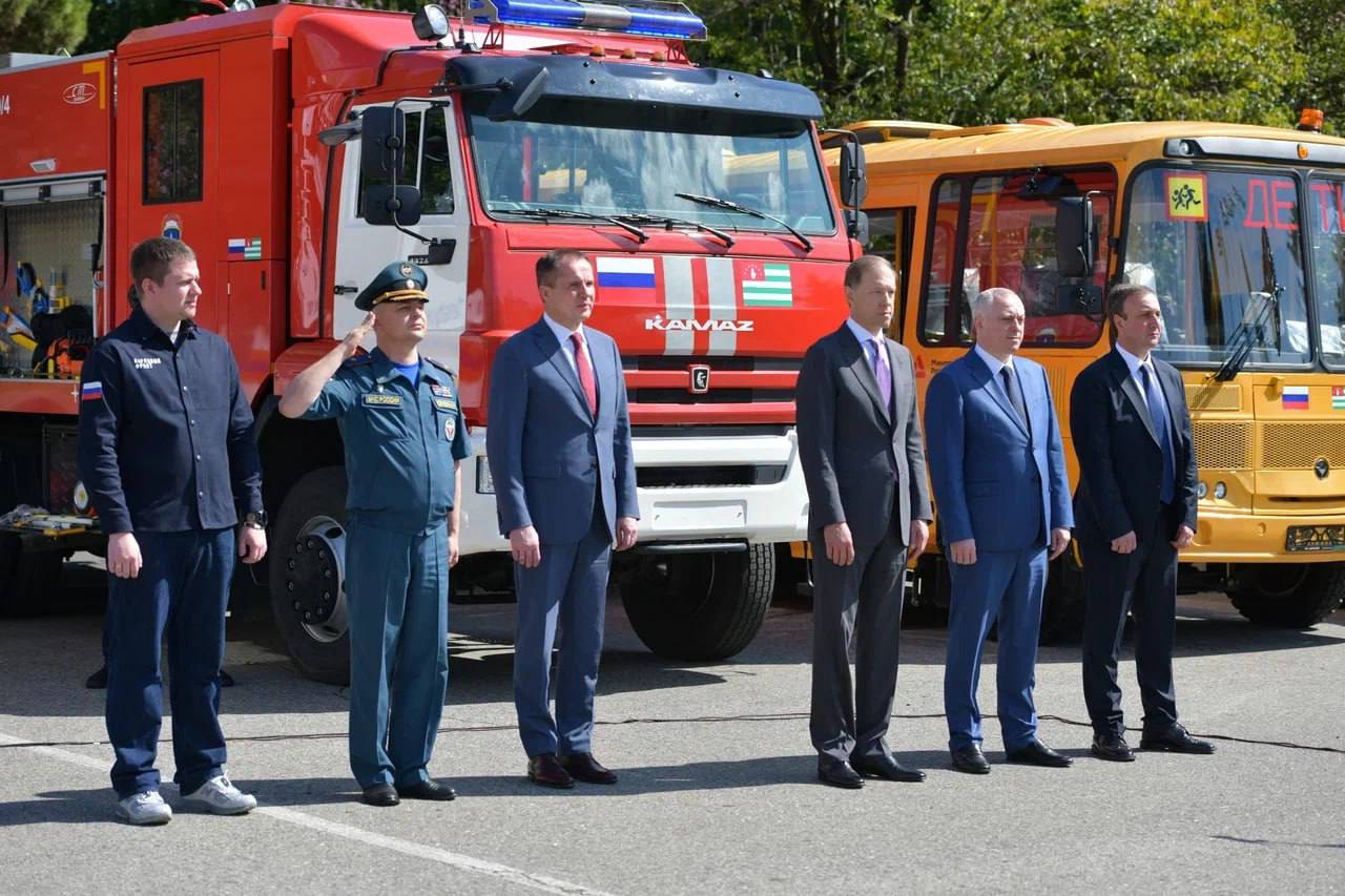 Россия передала Абхазии 30 единиц современной спецтехники