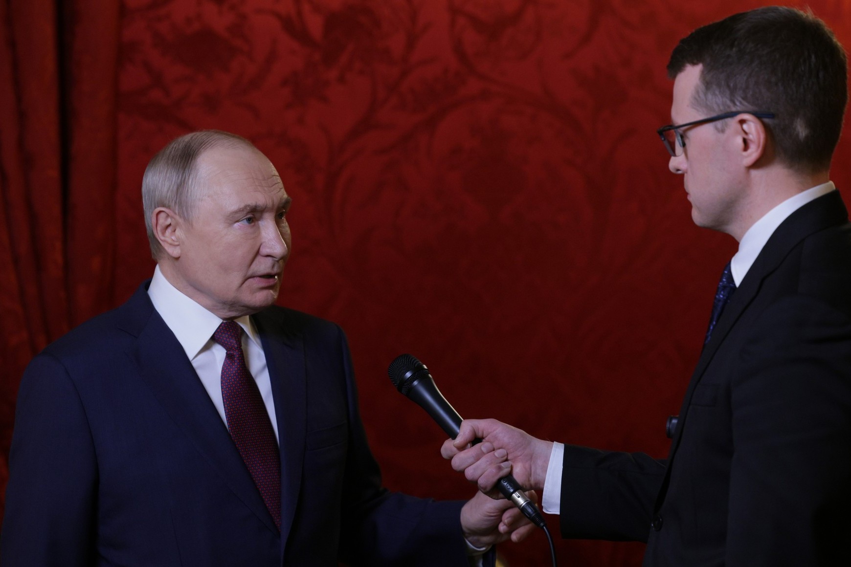 Путин заявил о готовности возобновить трёхсторонние контакты по Украине